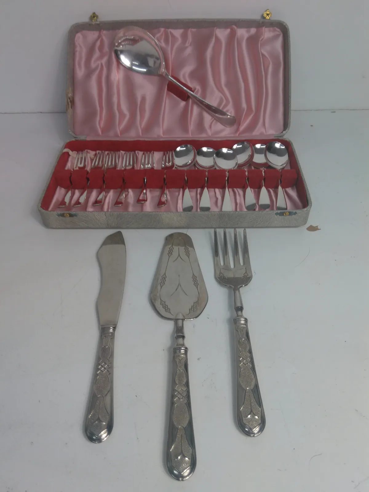 LARGE IMPRESSIVE CLOCK BRASS FACE AND CUTLERY SETS (3)