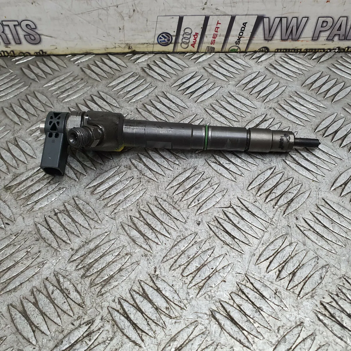 FUEL INJECTOR CLH 1.6TDI VW GOLF MK7 A3 SEAT LEON SKODA 04L130277AJ 2013-2016