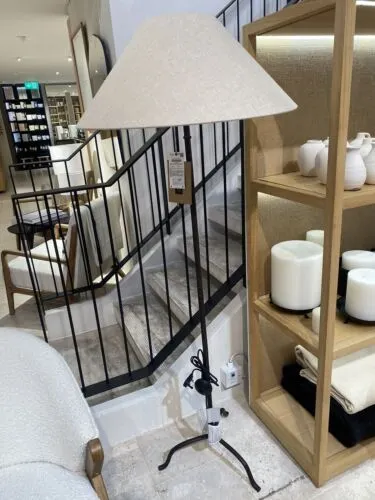 LAMP WITH TRIPOD BASE -Zara home