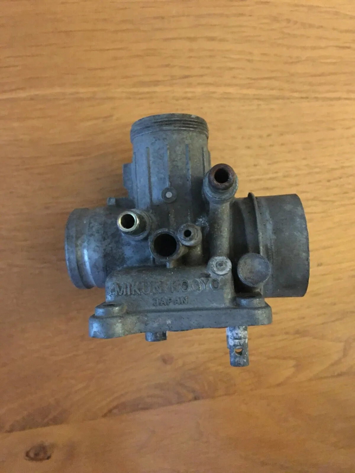 Suzuki GT185 Carburettor RH body only , 366 over 01 , See below