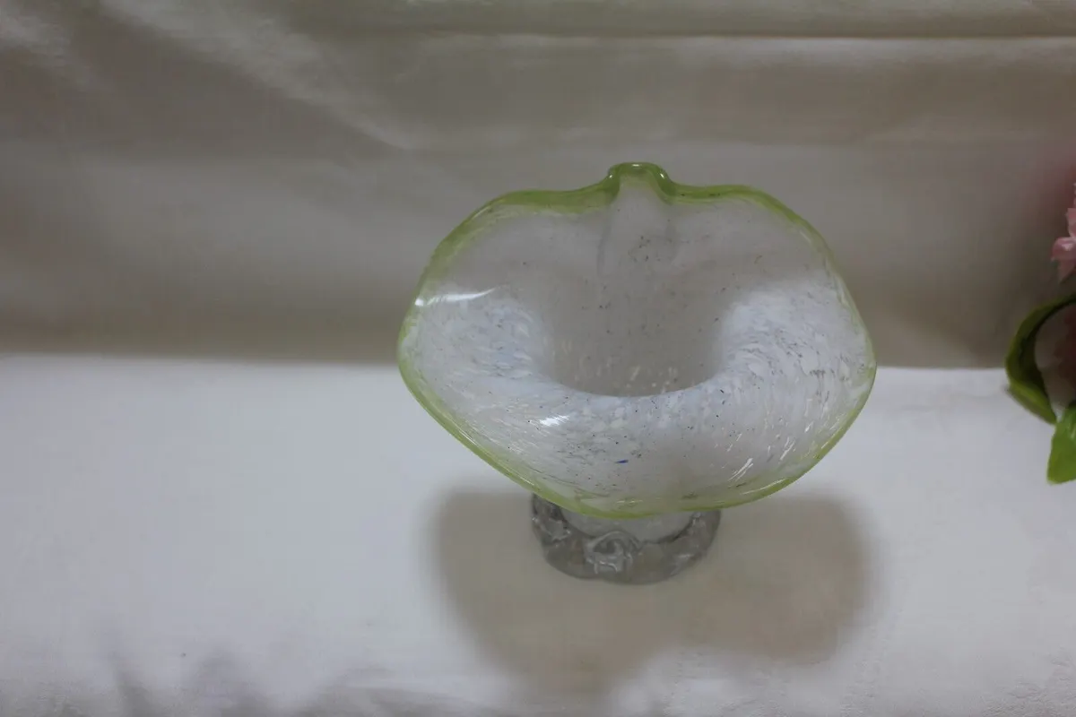 Vintage Opalescent Vaseline Glass Jack In The Pulpit Vase Green & White 14cm