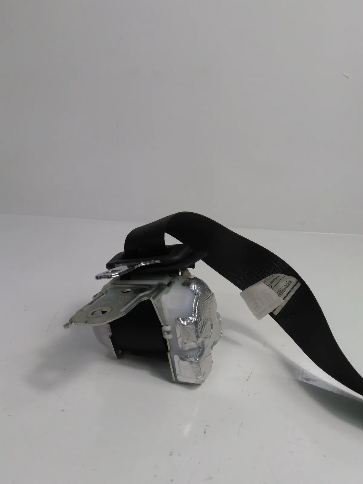 Nissan Skyline GTR R35 Drivers side rear seat belt H073818