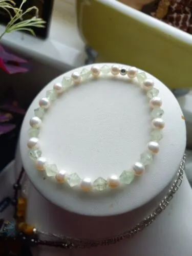 Pearl And Prehnite Stretching Bracelet