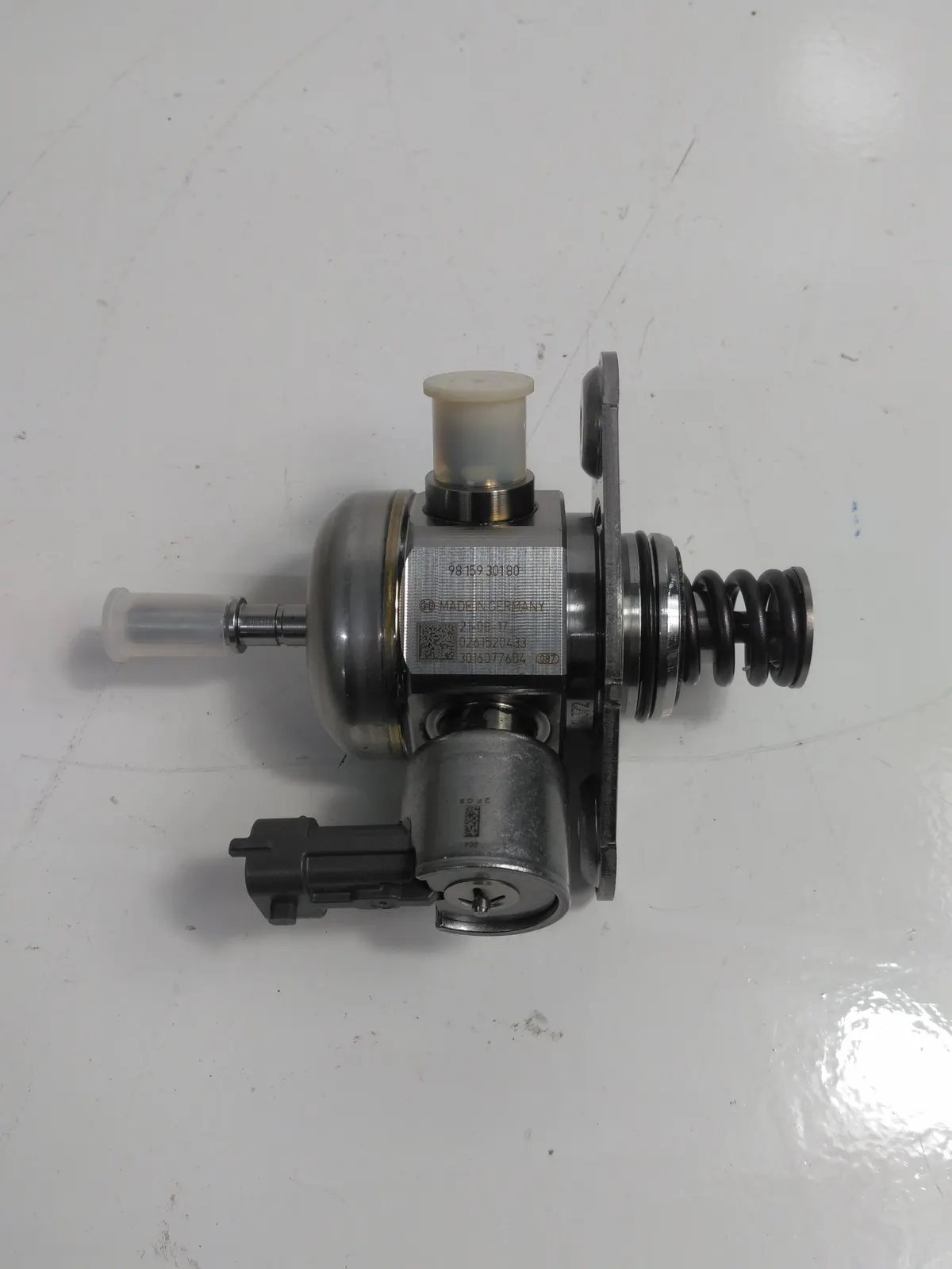 CITROEN HIGH PRESSURE FUEL PUMP - C4 DS3 DS5 1.6THP ENGINE - NEW 9815930180