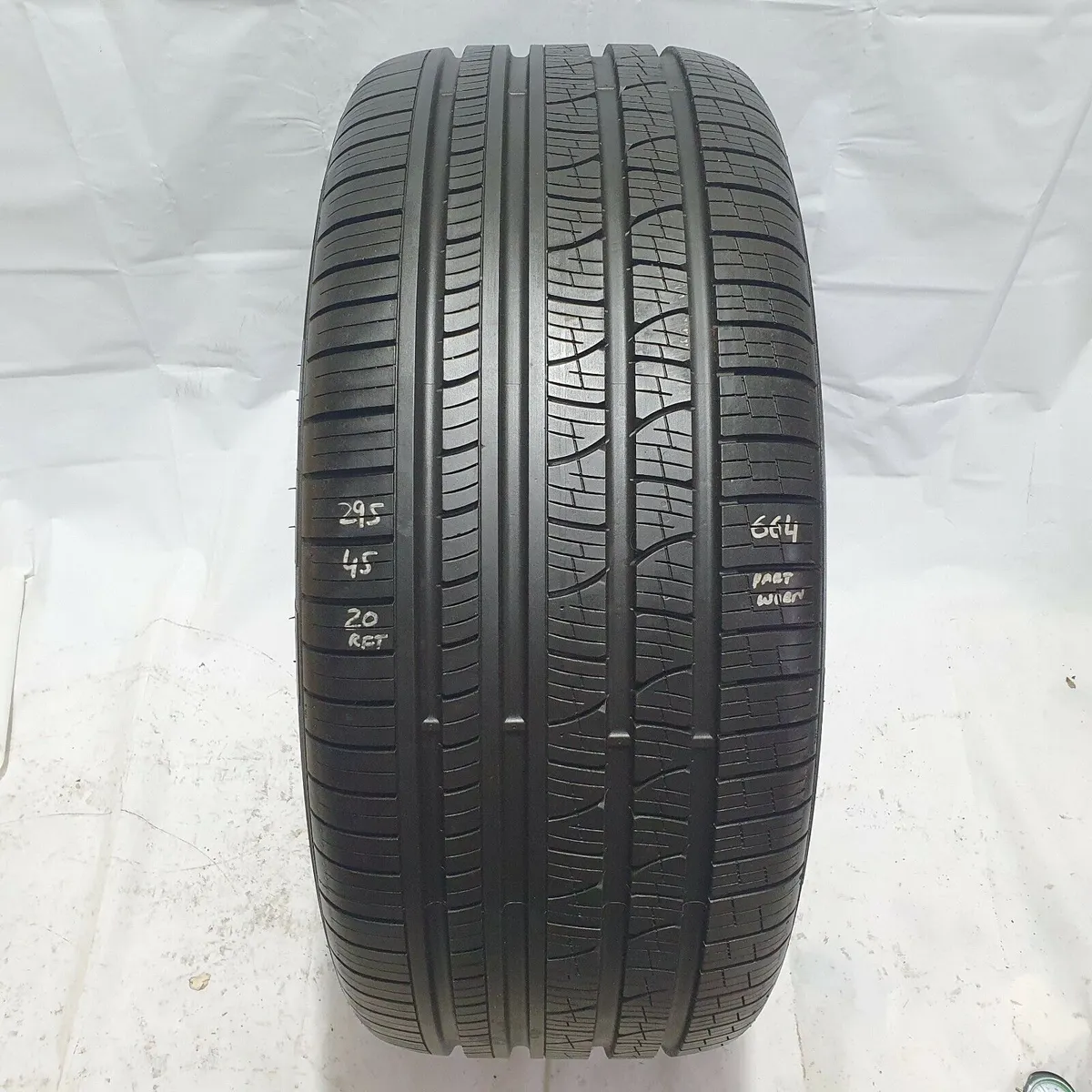 295 45 ZR 20 x1 Pirelli 110Y RUNFLAT Part Worn Used Tyre 29545ZR20 x1 7.5-8mm