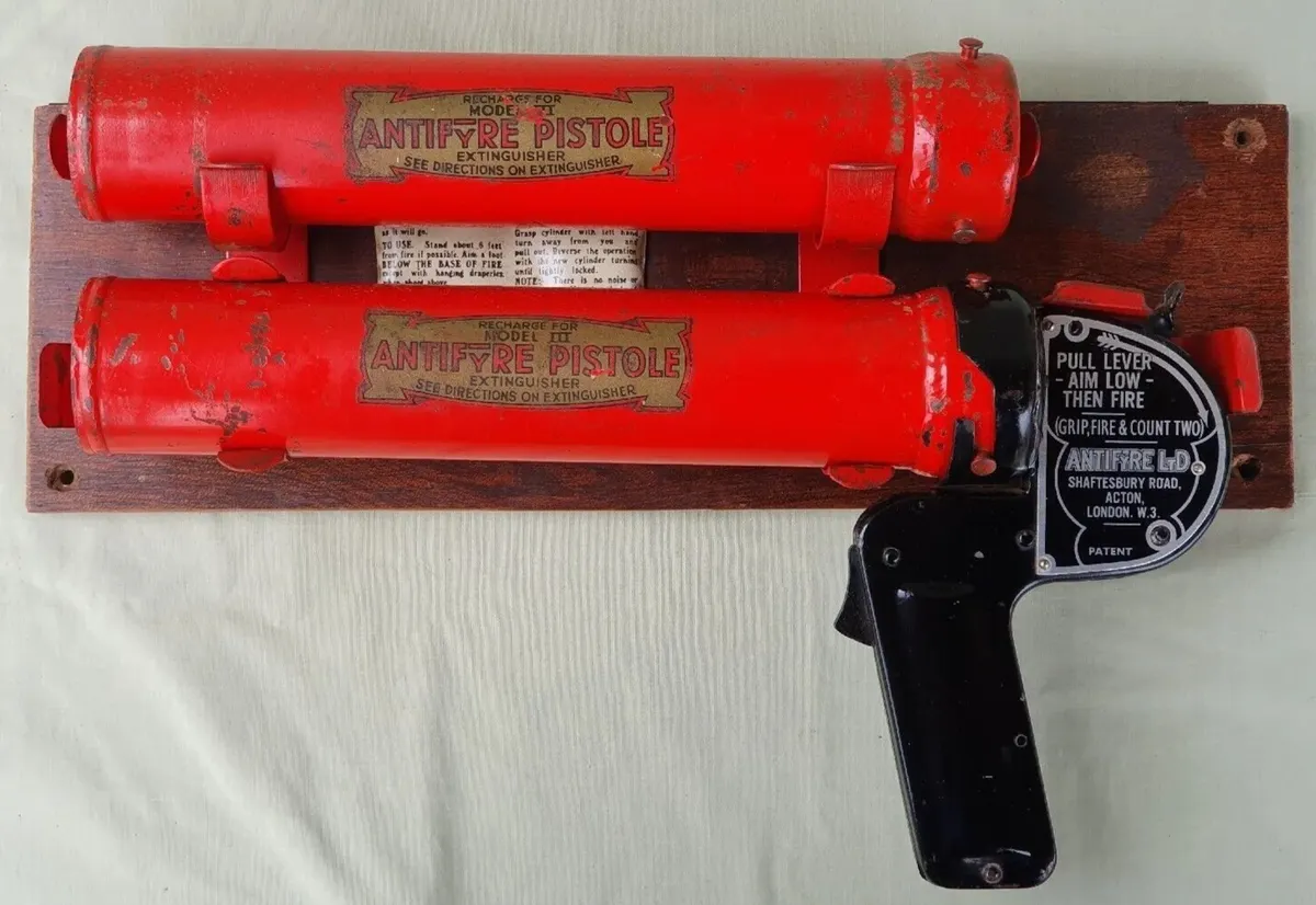 Mounted ANTIFYRE PISTOLE Model III Spare Canister Instructions