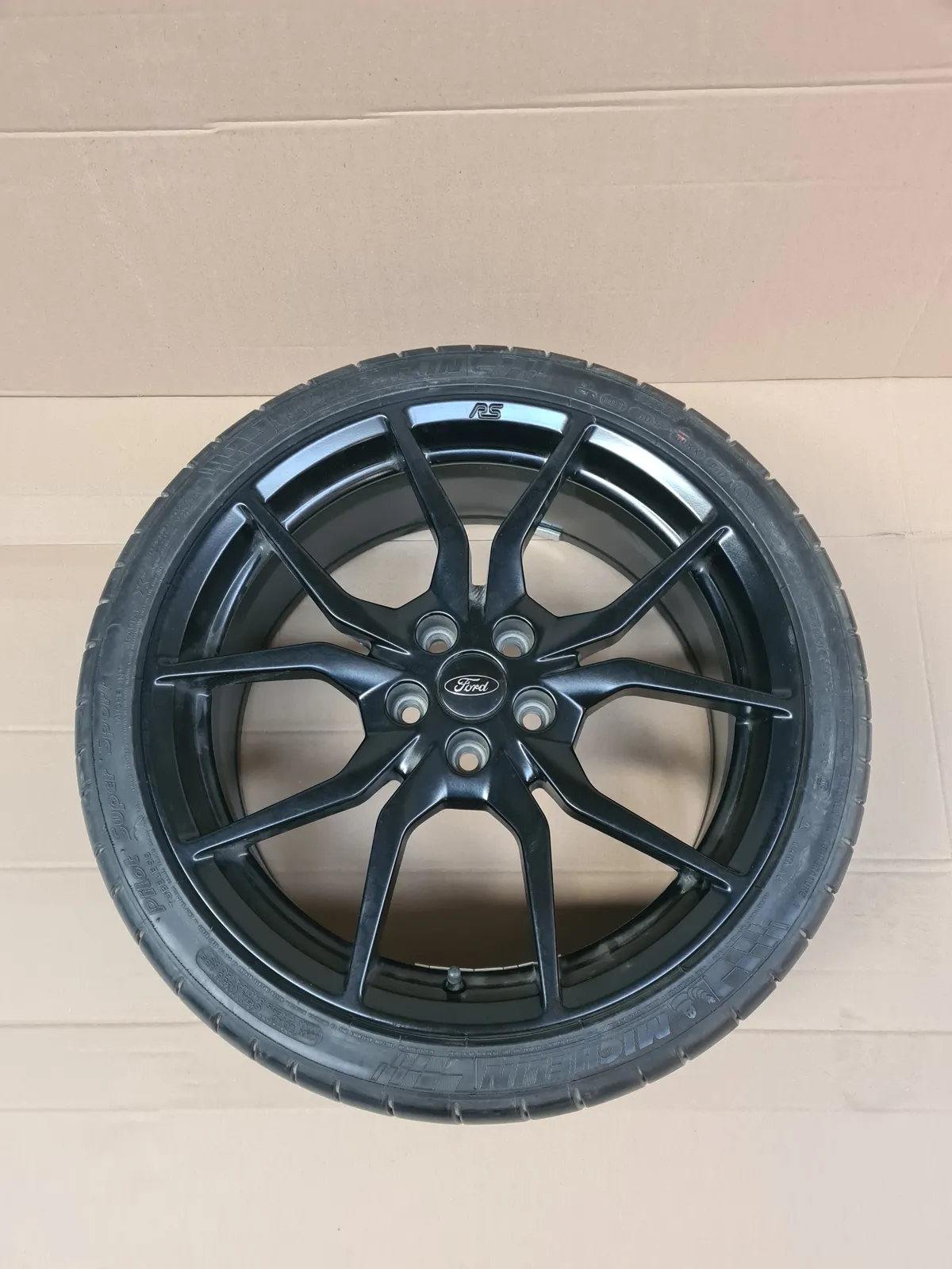 GENUINE FORD FOCUS RS ALLOY WHEEL WITH MICHELIN 235/35 R19 TYRE G1EV-1007-C1A