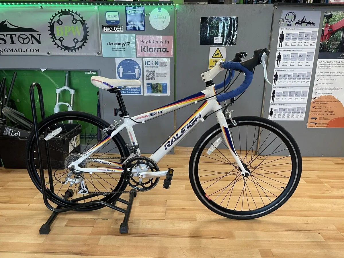 RALEIGH JUNIOR TEAM SPRINT WHITE ROAD BIKE- 43cm ideal begginers bike 9-11 years