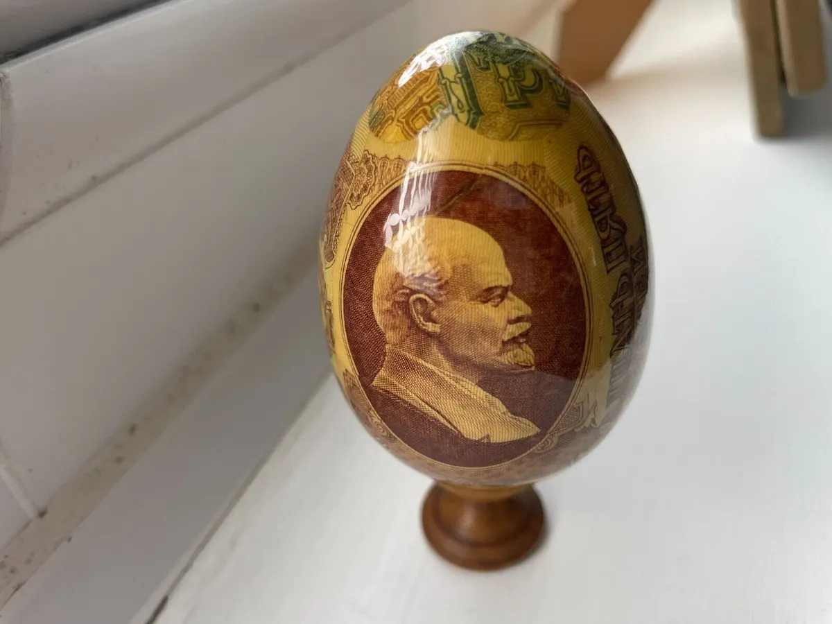 Russian Lenin-Banknote Collage Handmade Lacquered Wooden Egg on Stand