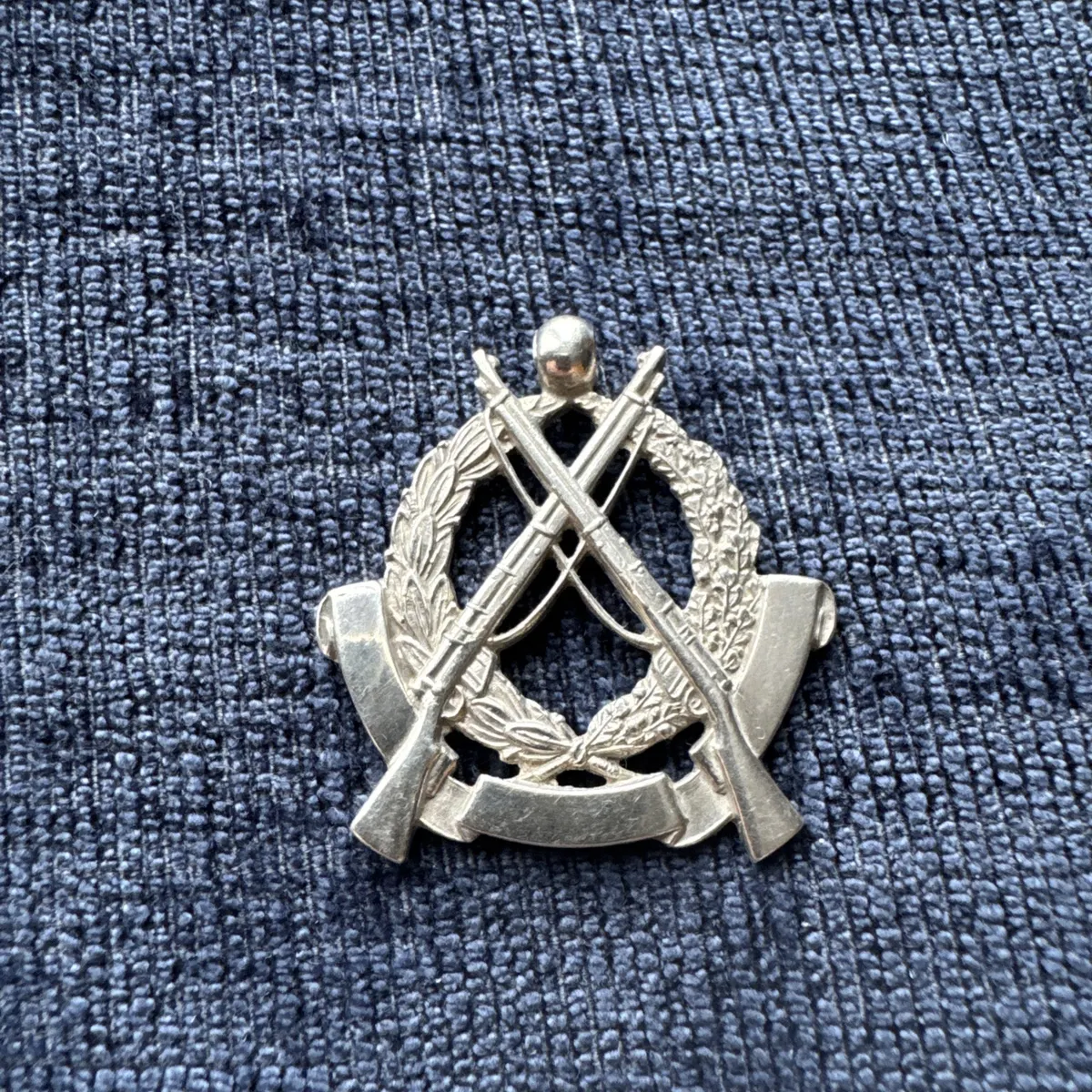 antique sterling silver crossed rifle shooting fob