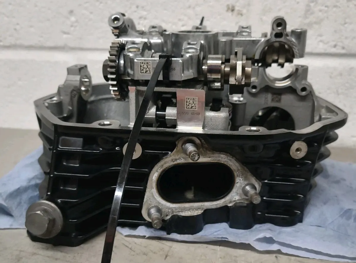BMW R1250GS Right Cylinder Head + Cams + Valves R1250GSA R1250R R1250RS R1250RT