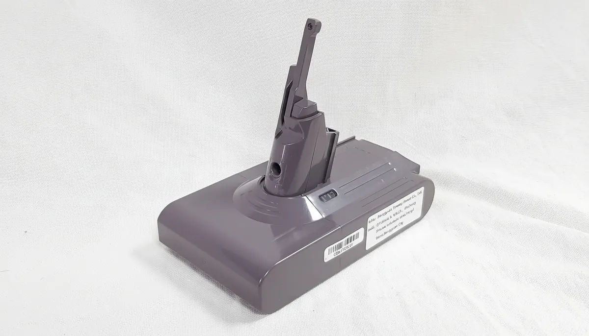 FOR PARTS!! NON OEM 21.6V 8000mAH Battery for Dyson V8 Fluffy Absolute Cordless