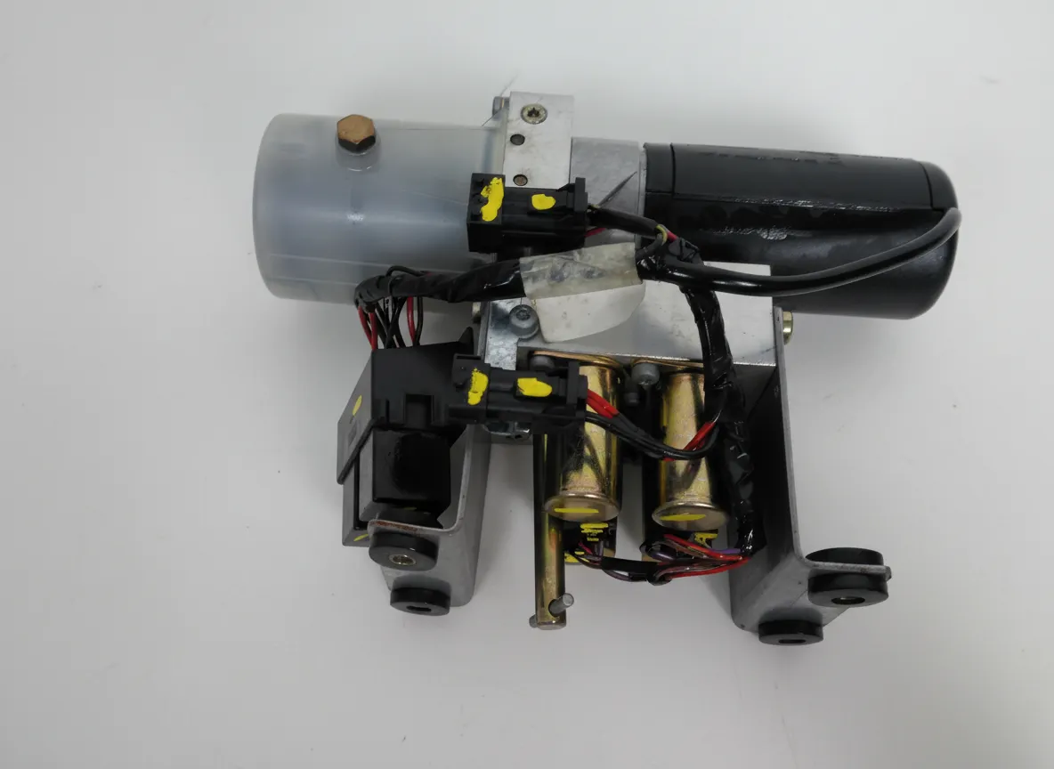 SAAB 9-3 Convertible Hydraulic Hood Soft Top Roof Pump 51 16 546 Used