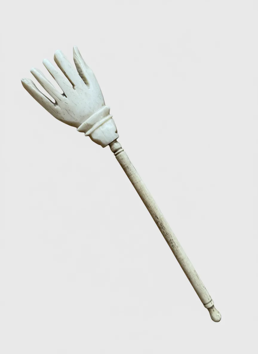 18th Century Antique Carved Hand & Stick Wig Scratcher 13cm
