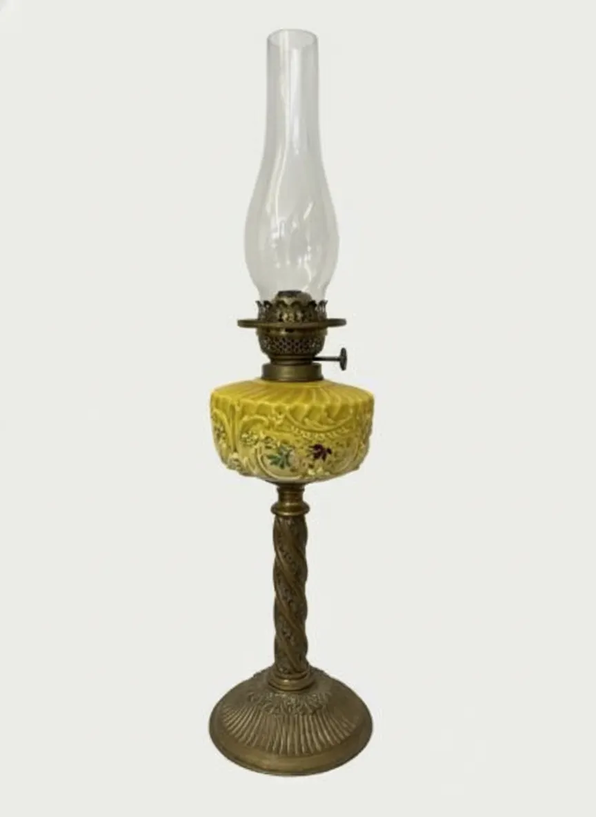 Victorian Oil Lamp Brass Column Yellow Ceramic Glass Font Antique Chimney