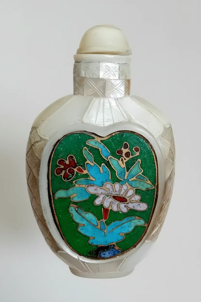 Fine Antique Chinese Mother of Pearl Inlay Cloisonné Snuff Bottle