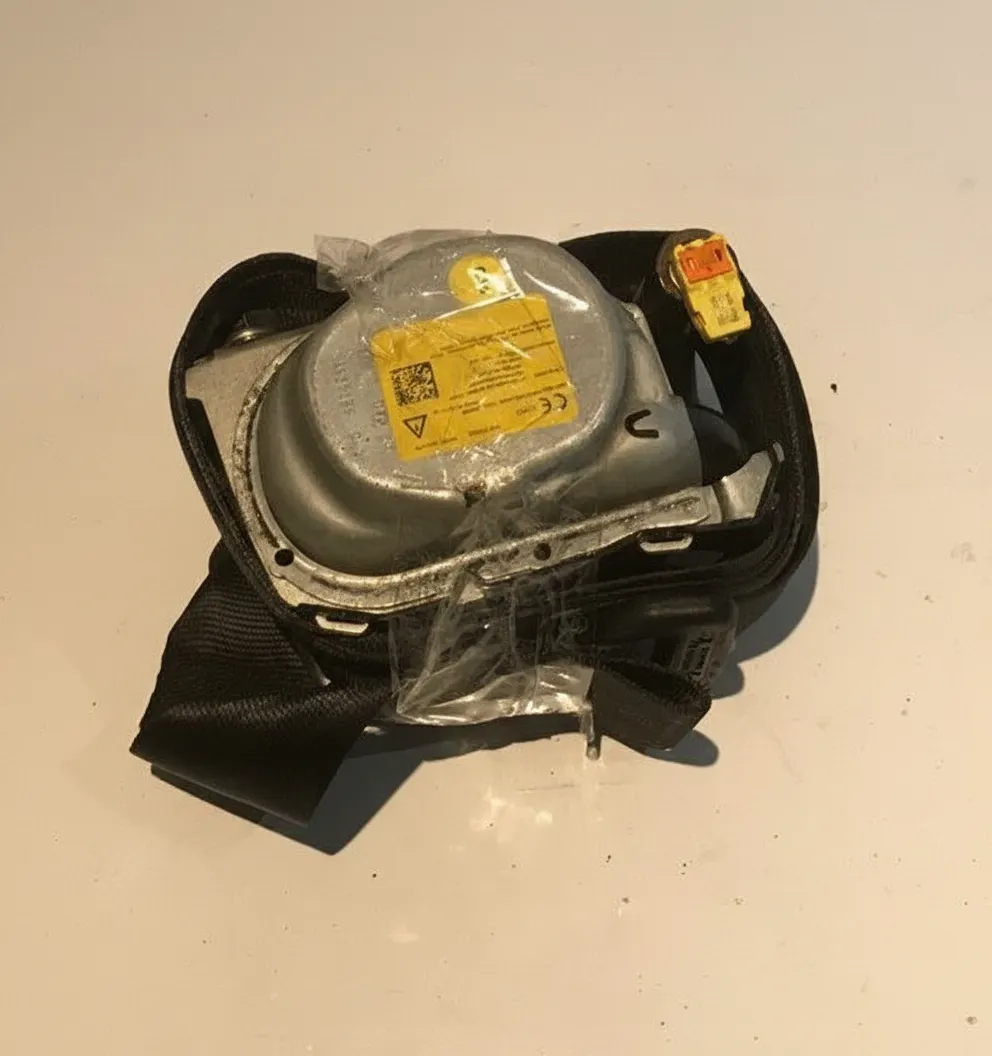 20-23 AUDI A3 8Y DRIVER / PASSENGER REAR SEAT BELT 8Y0857805D SPARE OR REPAIR