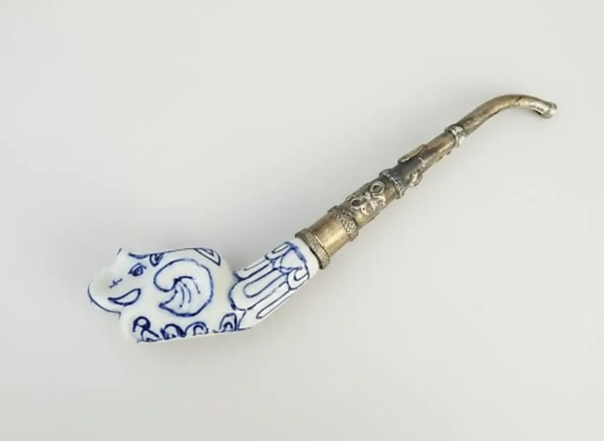 Used Elephant Vintage Style Smoking Pipe Blue & White Ceramic Clay Collectable