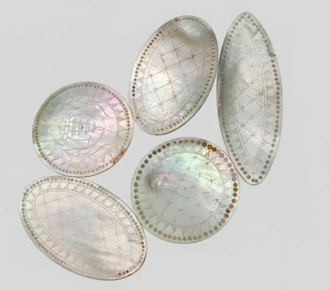 Set of 5 Antique Chinese Mother Of Pearl Counters Game Tokens