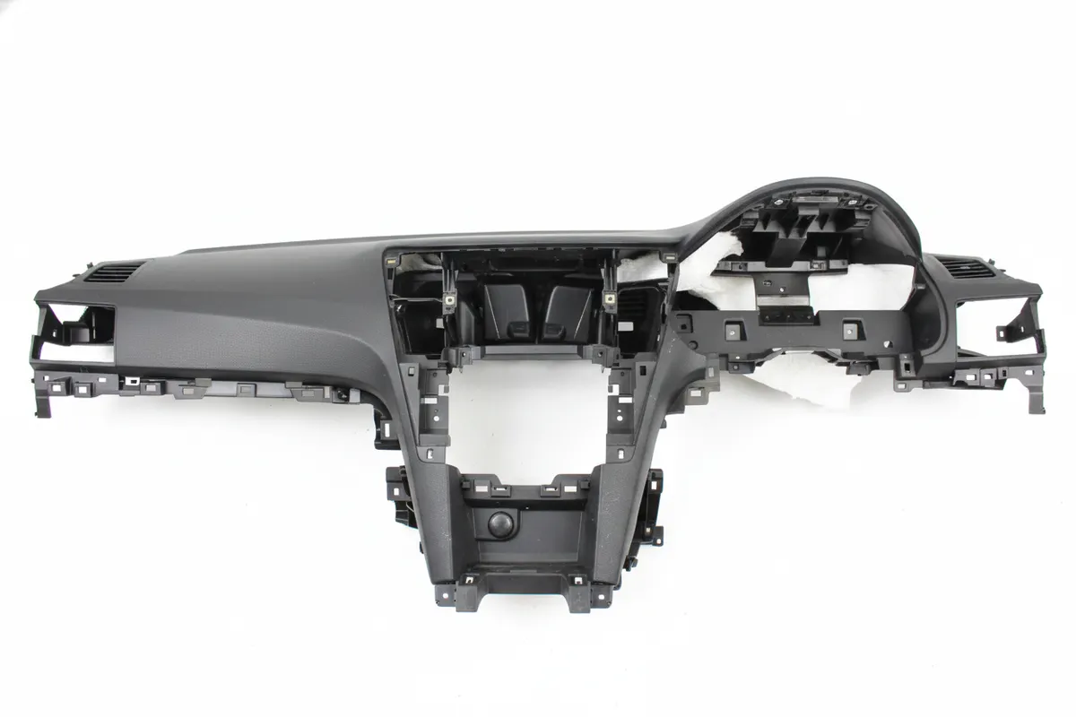 SUBARU LEGACY MK5 2010 RHD GENUINE BLACK DASHBOARD w/ PASSENGER AIRBAG