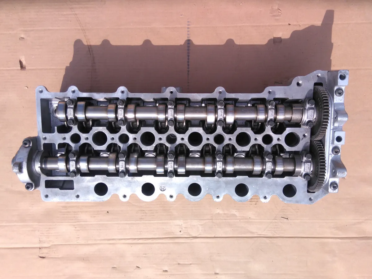Used VOLVO D5 2.4D Engine COMPLETE CYLINDER HEAD Assembly 08692974