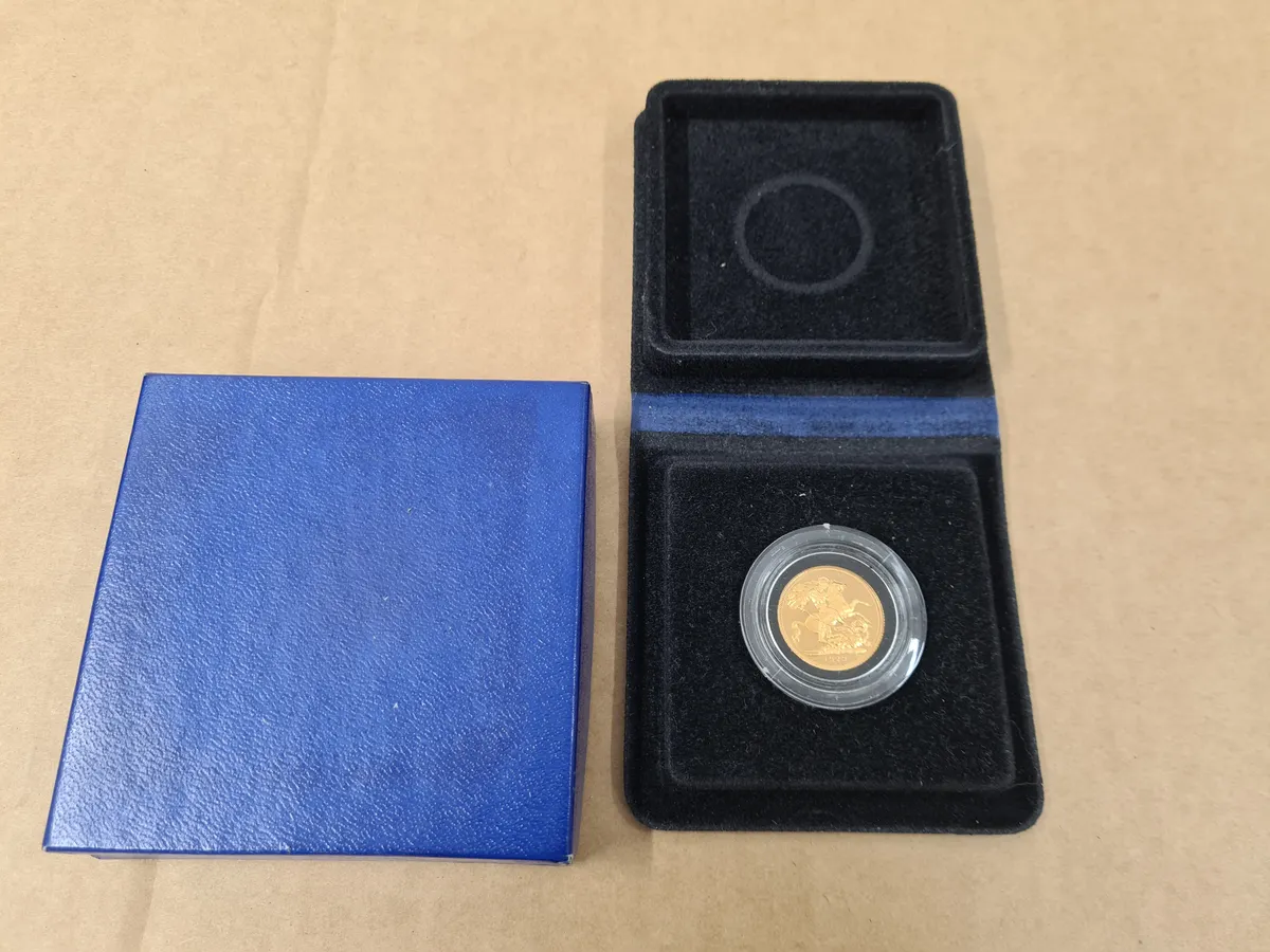 Royal Mint UK GOLD PROOF SOVEREIGN 1979 Queen Elizabeth II Coin Box