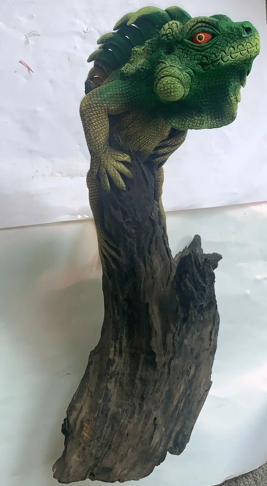 Large Reptile / Iguana / Lizard. Handmade on Reclaimed Wood - Fairtrade