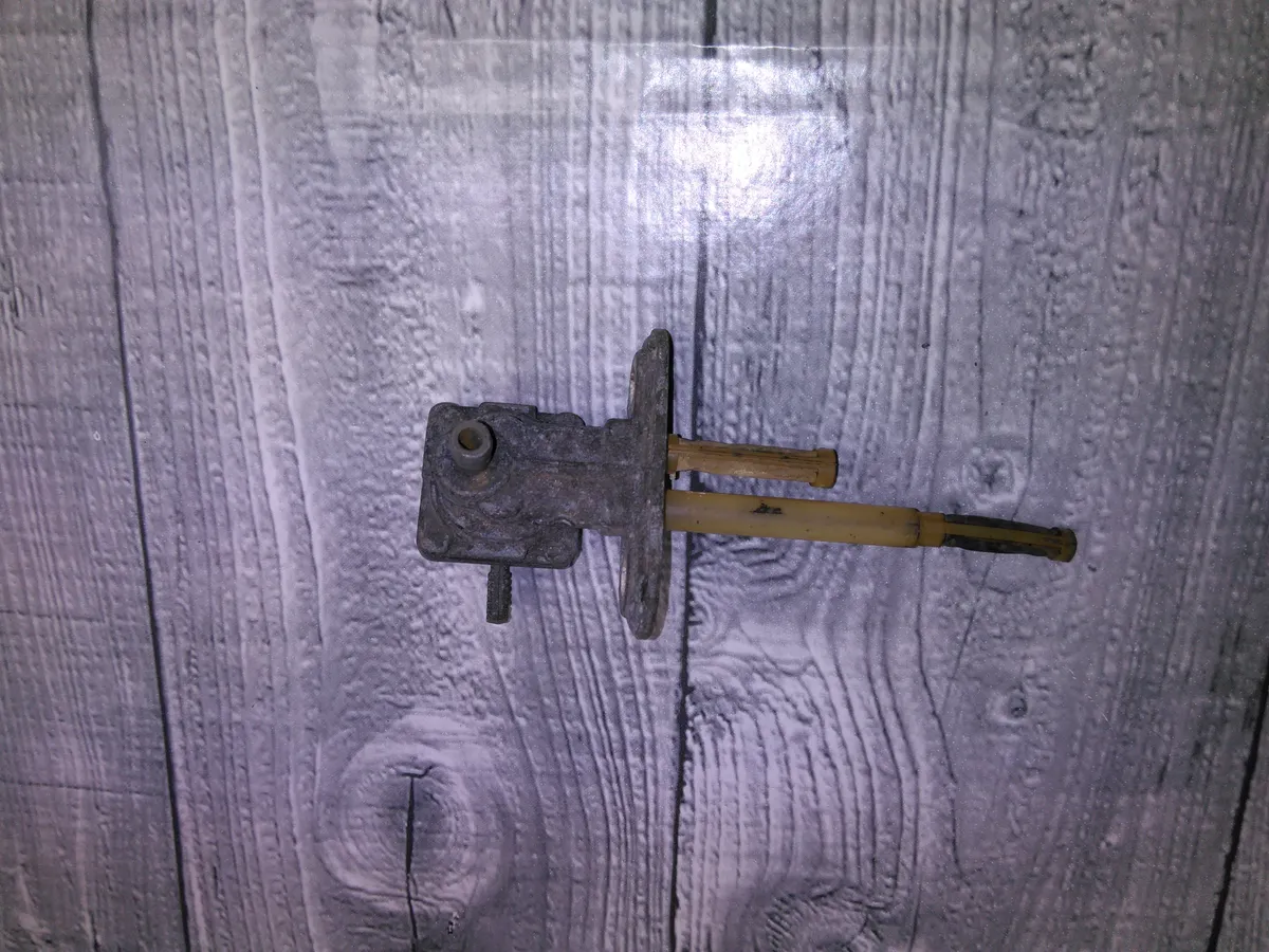 KAWASAKI GPZ305 GPZ 305 PETROL FUEL TAP