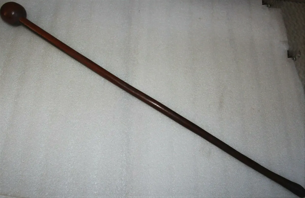 VINTAGE ZULU SOUTH AFRICAN KNOBKERRIE CARVED HARDWOOD FIGHTING