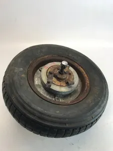 LAMBRETTA Model C & LC front hub rim & Pirelli 400 x 8 tyre 100% innocenti