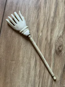 18th Century Carved Antique Hand With Removable Stick Wig Scratcher 13cm