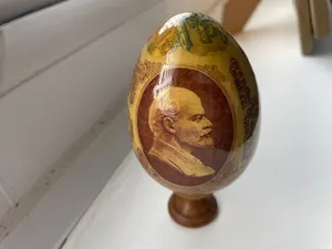 Russian Lenin-Banknote Collage Handmade Lacquered Wooden Egg on Stand