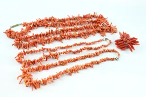 4x Antique Red Coral Jewellery Lot: Branch Necklaces, Chip Bracelet, Brooch