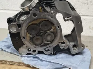 BMW R1250GS Right Cylinder Head + Cams + Valves R1250GSA R1250R R1250RS R1250RT