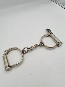 ANTIQUE VINTAGE HIATT POLICE / PRISON SERVICE HANDCUFFS WITH KEY (WORKING)