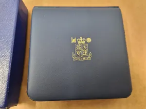 Royal Mint UK GOLD PROOF SOVEREIGN 1979 Queen Elizabeth II Coin Box