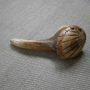 ANTIQUE SAILORS ROPE WORKING FID ANTLER HORN WITH CARVED DECORATION