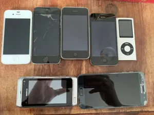 Job Lot damaged broken faulty 4 iPhones, Samsung, Nokia N8 & iPod
